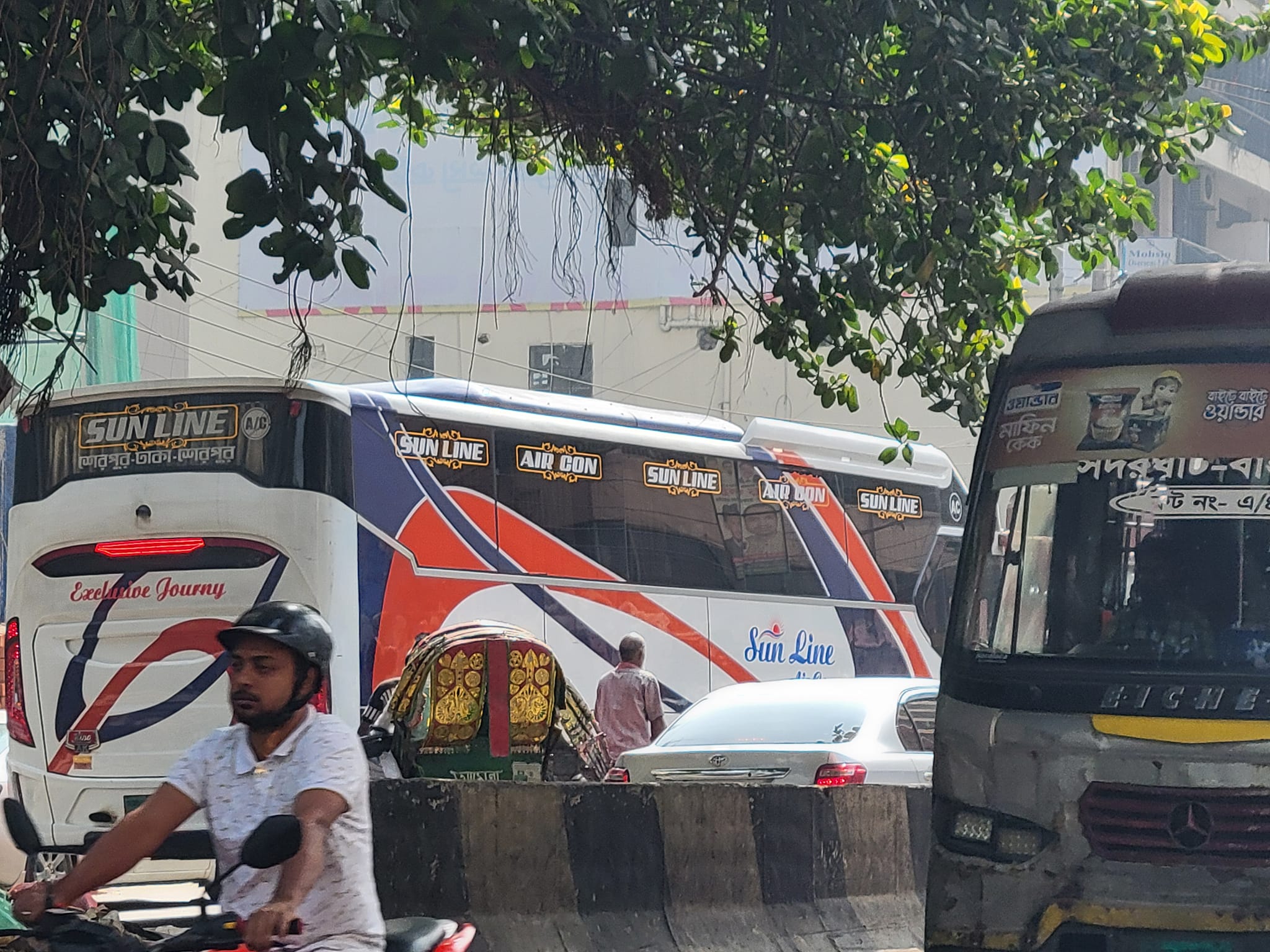 Sun Line AC Bus